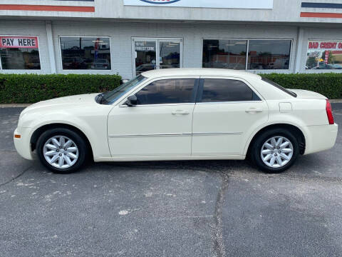 2008 Chrysler 300 for sale at Traditional Autos in Dallas TX