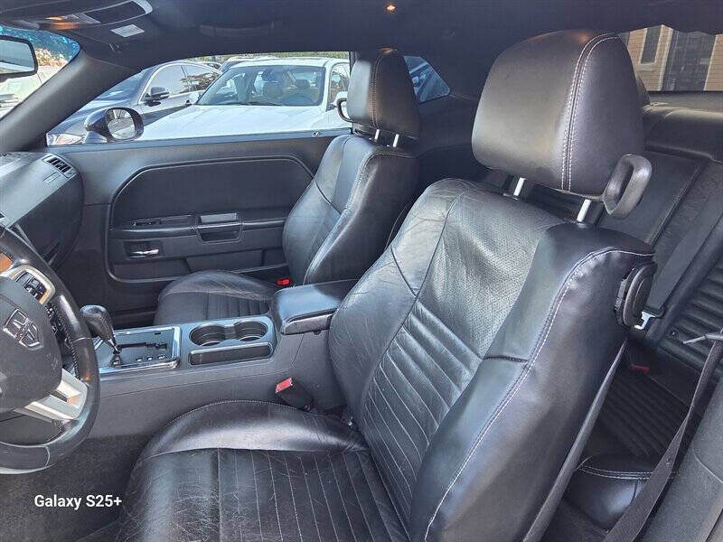 2011 Dodge Challenger SE