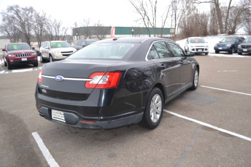 2011 Ford Taurus SE