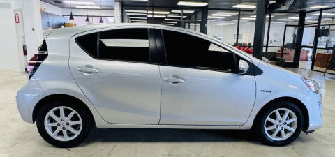 2016 Toyota Prius c Three