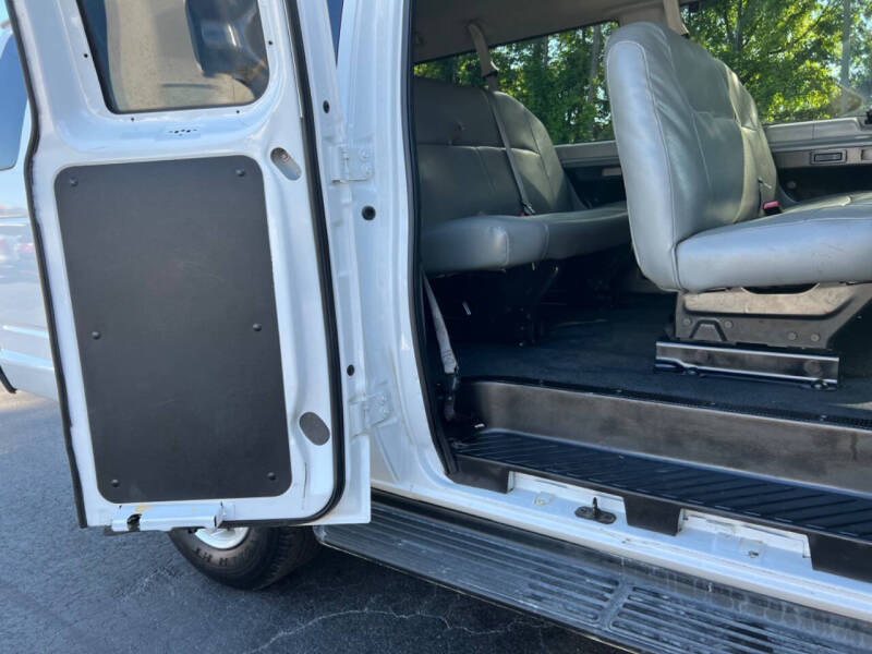 2009 Ford E-Series E-350 SD XLT