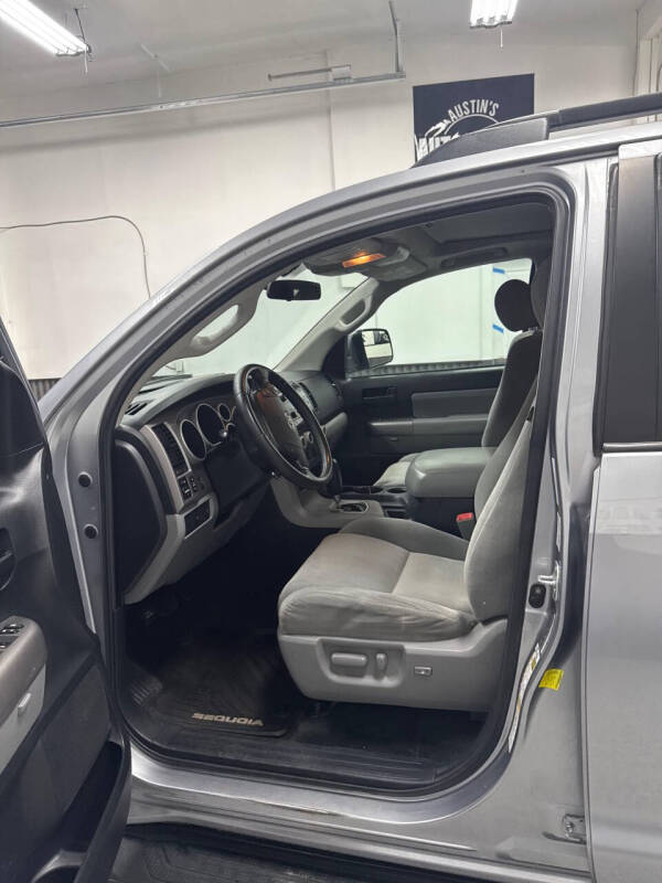 2013 Toyota Sequoia SR5