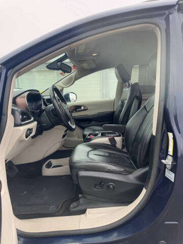 2017 Chrysler Pacifica Touring-L