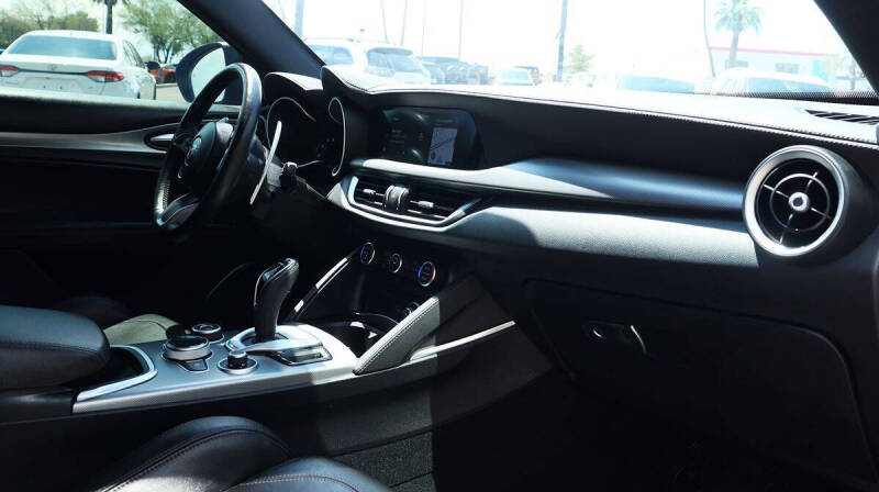 2022 Alfa Romeo Stelvio Veloce