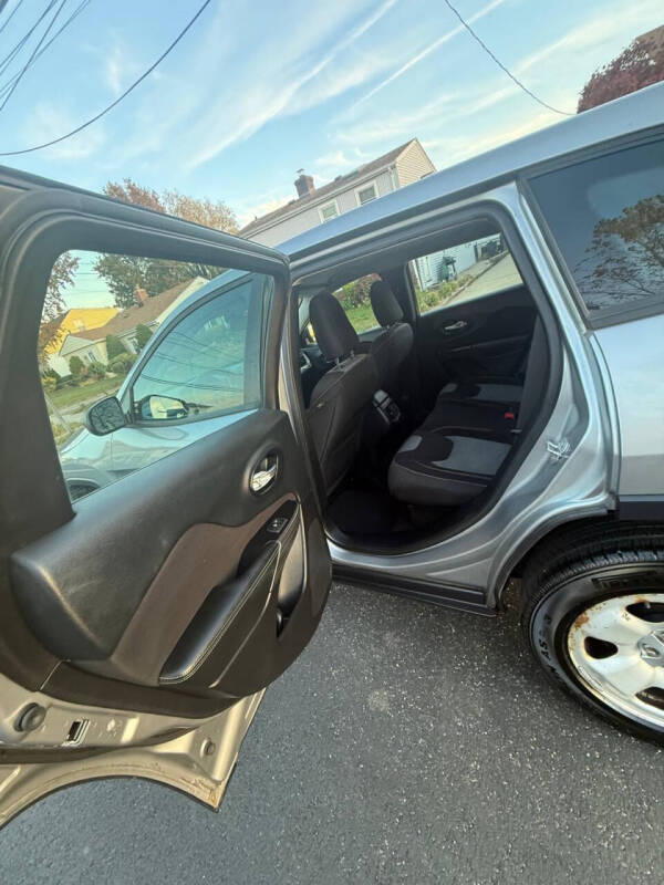 2015 Jeep Cherokee Sport