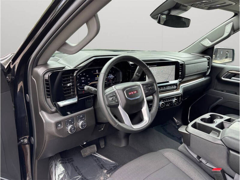 2025 GMC Sierra 1500 Elevation Standard