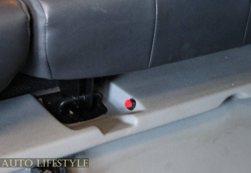 2013 Toyota Sienna SE 8-Passenger