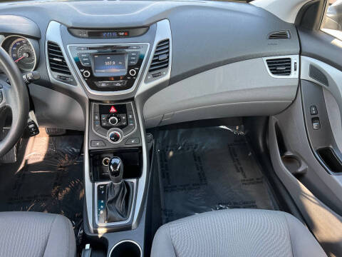 2014 Hyundai Elantra SE