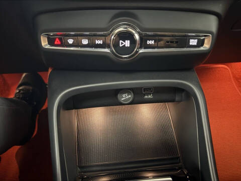 2021 Volvo XC40 T5 R-Design