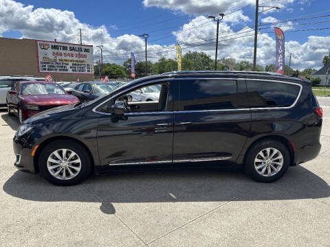 2017 Chrysler Pacifica Touring-L