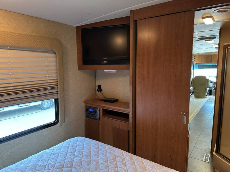 2008 Winnebago Journey