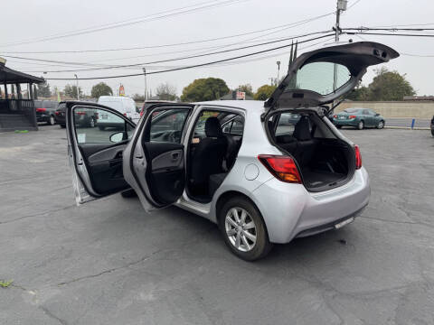 2016 Toyota Yaris 5-Door LE