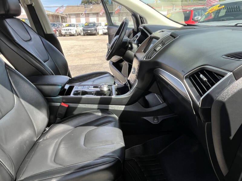2020 Ford Edge Titanium