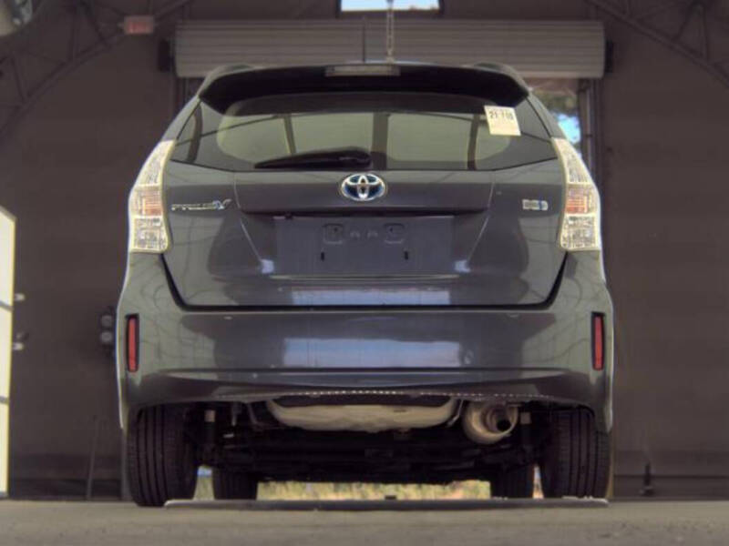 2013 Toyota Prius v Three