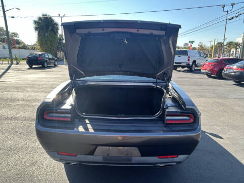 2015 Dodge Challenger SXT