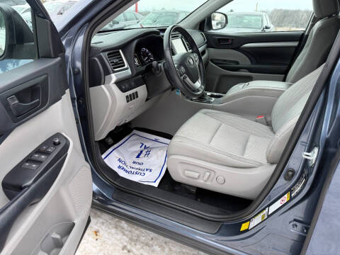 2019 Toyota Highlander LE