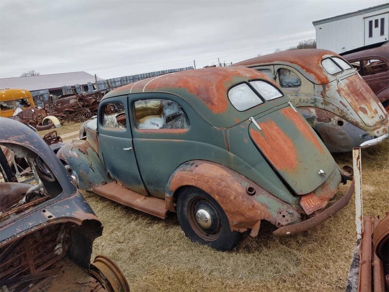 1937 Ford Tudor Slantback