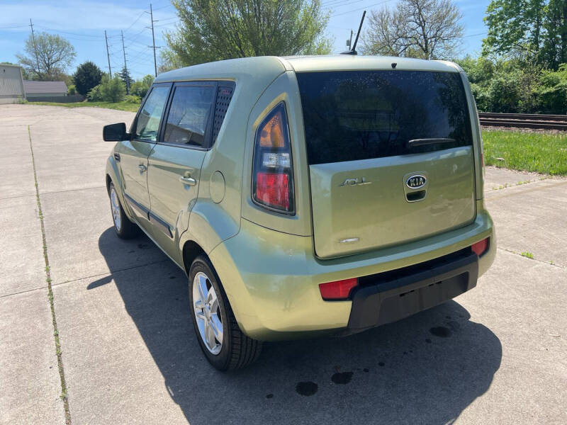 2011 Kia Soul +
