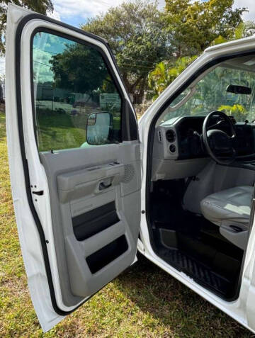 2011 Ford E-Series E-350 SD