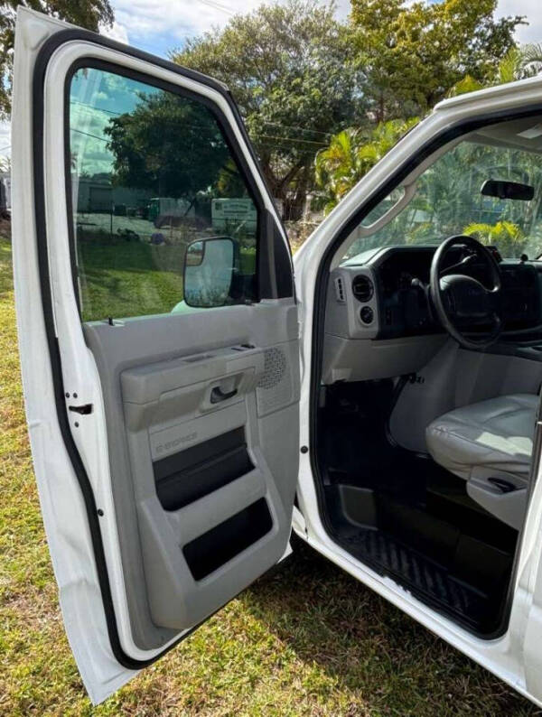 2011 Ford E-Series E-350 SD