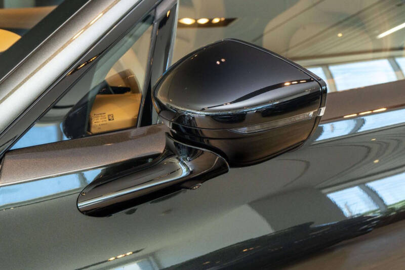 2024 Aston Martin DBX