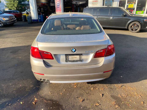 2011 BMW 5 Series 528i