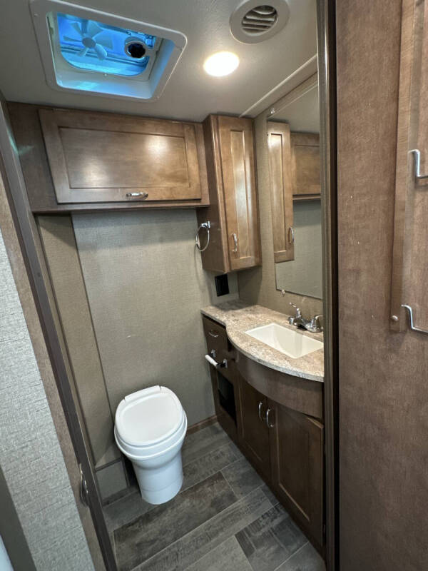 2019 Winnebago Outlook