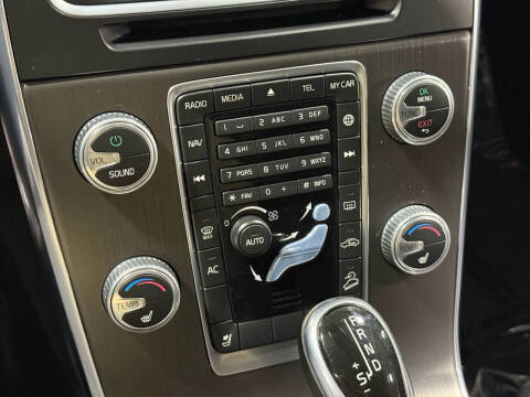 2016 Volvo V60 Cross Country T5