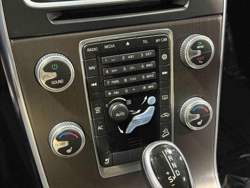 2016 Volvo V60 Cross Country T5