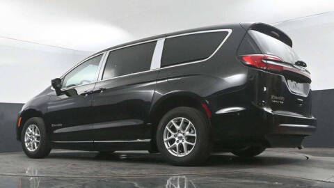 2025 Chrysler Pacifica Select