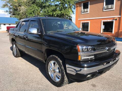 2005 Chevrolet Avalanche for sale at SPEEDWAY MOTORS in Alexandria LA