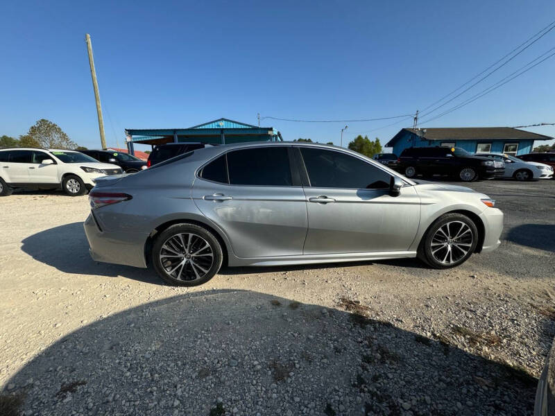 2019 Toyota Camry SE photo 7