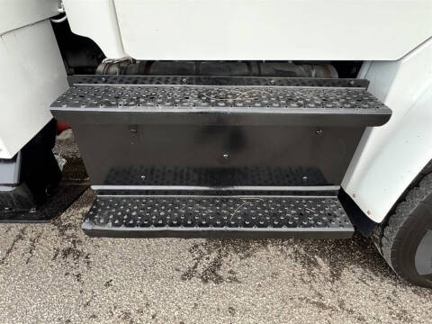 2017 Freightliner M2 106