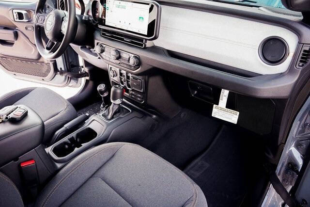 2025 Jeep Gladiator NightHawk