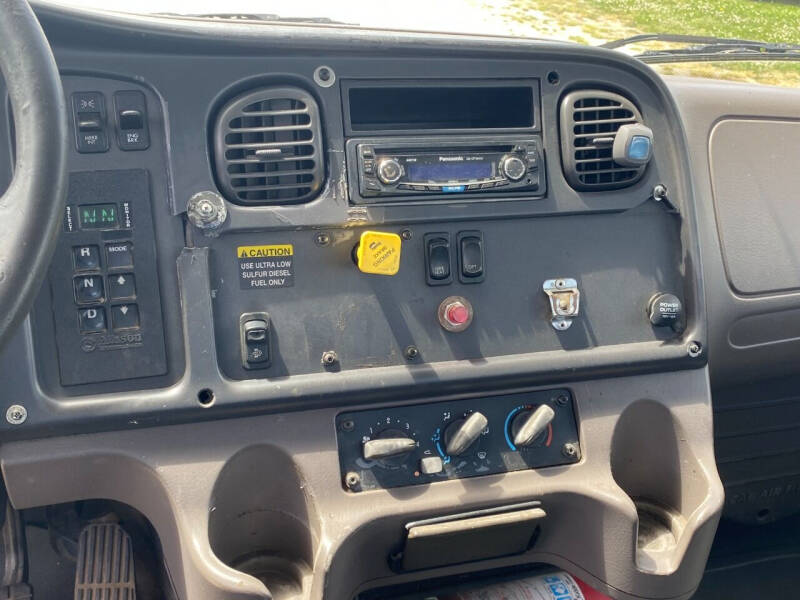 2008 Freightliner M2 106