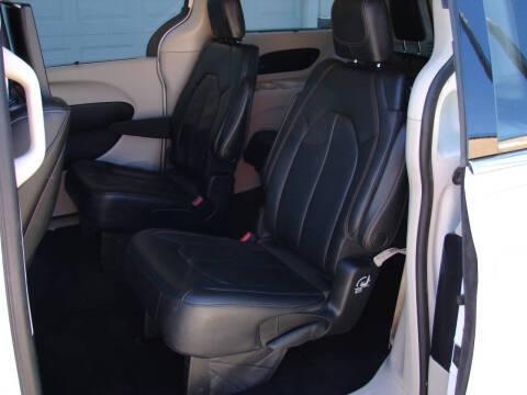 2017 Chrysler Pacifica Touring-L Plus
