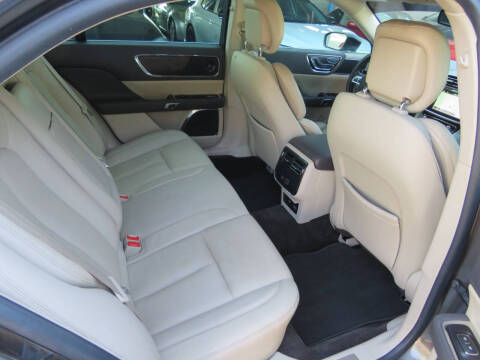 2017 Lincoln Continental Select