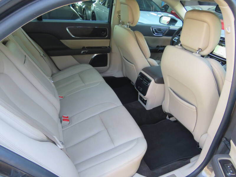 2017 Lincoln Continental Select