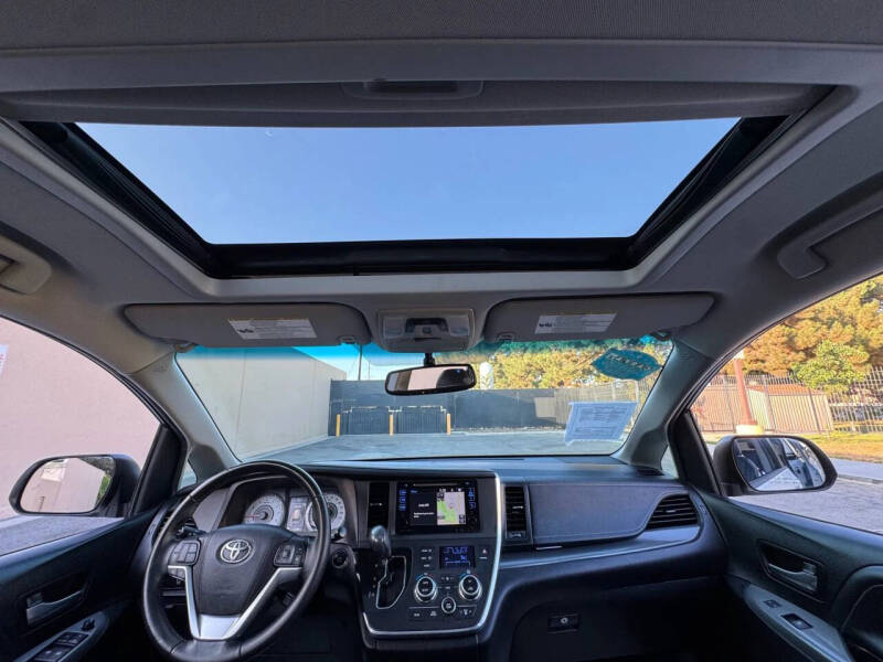 2015 Toyota Sienna SE Premium 8-Passenger