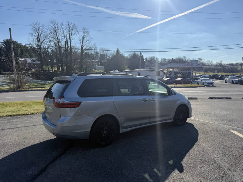 2020 Toyota Sienna XLE Premium 7-Passenger