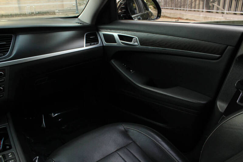 2016 Hyundai Genesis