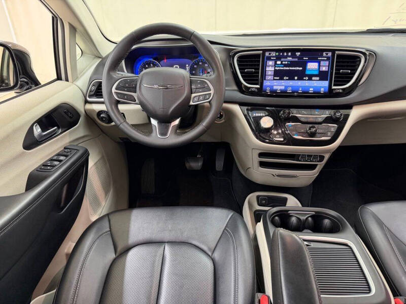 2024 Chrysler Pacifica Touring L - Photo 30