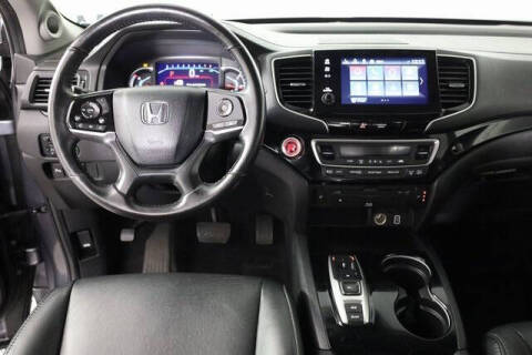 2019 Honda Pilot Touring w/Rear Captain's Chairs