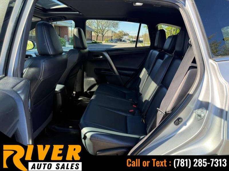 2017 Toyota RAV4 SE
