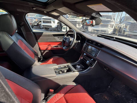 2016 Jaguar XF R-Sport