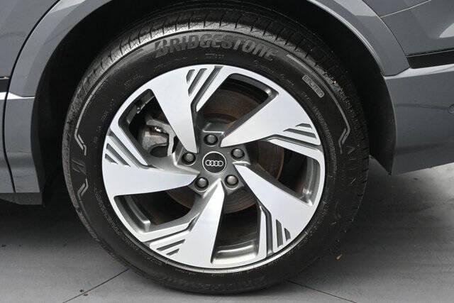 2025 Audi Q6 e-tron quattro Premium Plus