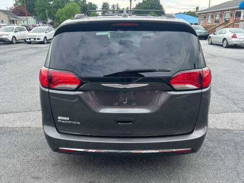 2017 Chrysler Pacifica Touring Plus