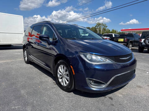 2017 Chrysler Pacifica Touring-L