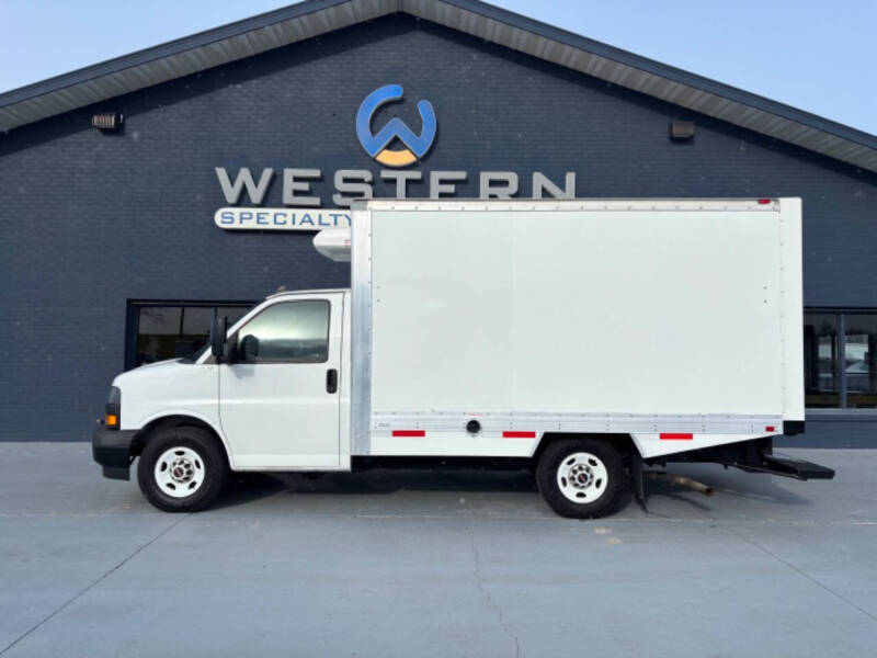 2019 GMC Savana Cutaway Work Van's photo