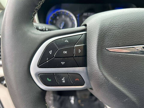 2023 Chrysler Voyager LX